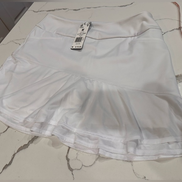 🌸 Adidas Golf/Pickleball Skirt with pockets! Size M Built in Shorts🌸 - Picture 1 of 7